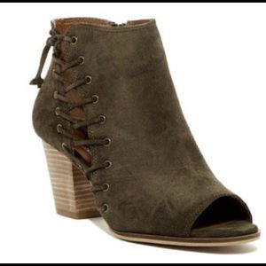 Lucky Brand Hartley green suede booties in size 10